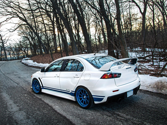 Mitsubishi Lancer фото