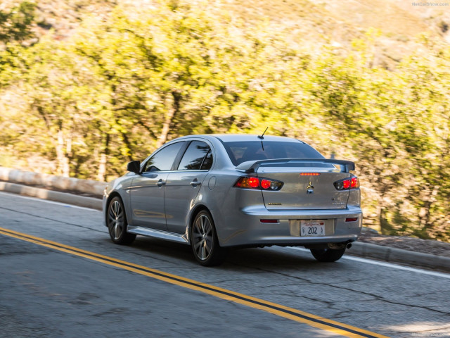 Mitsubishi Lancer фото