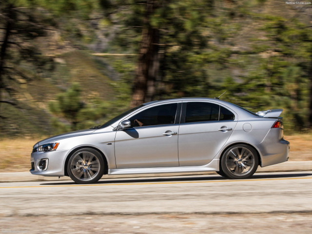 Mitsubishi Lancer фото