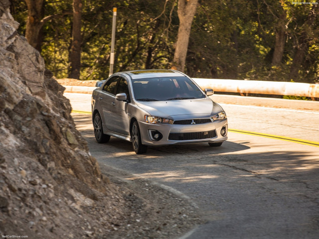 Mitsubishi Lancer фото