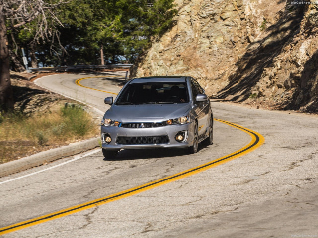 Mitsubishi Lancer фото