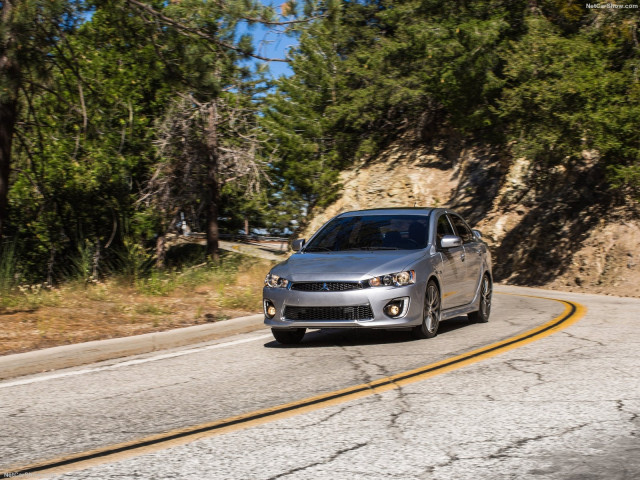 Mitsubishi Lancer фото