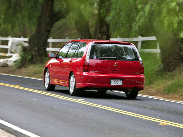 Mitsubishi Lancer фото