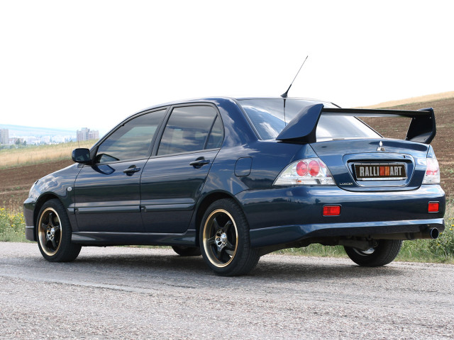 Mitsubishi Lancer фото