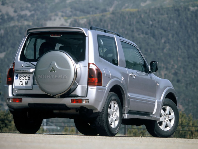 Mitsubishi Montero GLS 3-door фото