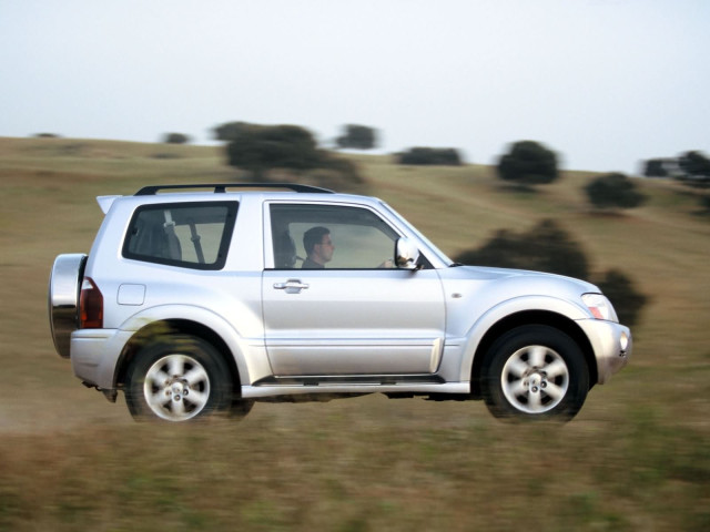 Mitsubishi Montero GLS 3-door фото