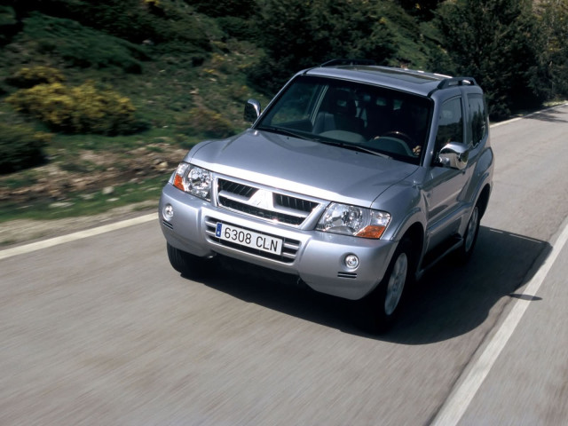 Mitsubishi Montero GLS 3-door фото