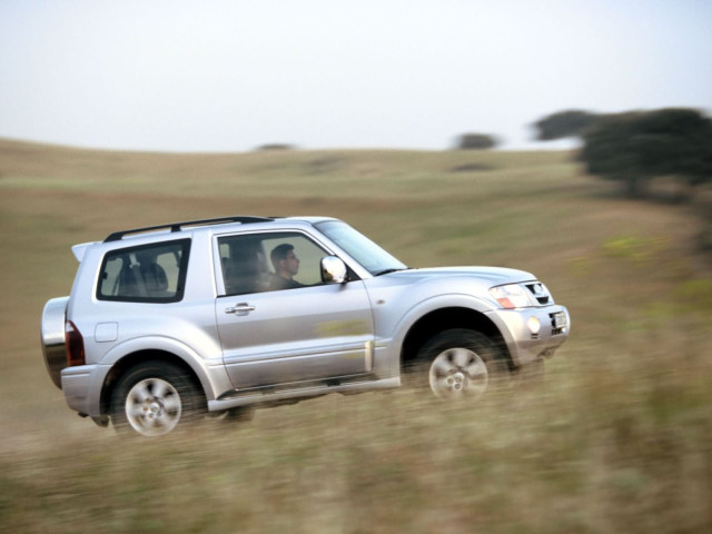 Mitsubishi Montero GLS 3-door фото