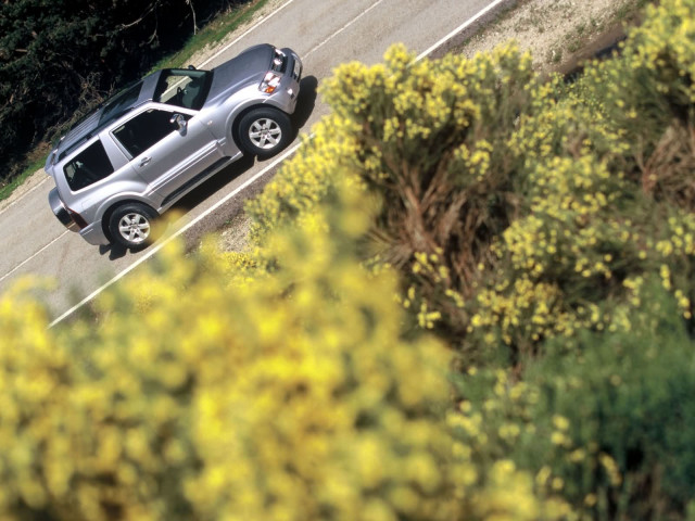 Mitsubishi Montero GLS 3-door фото