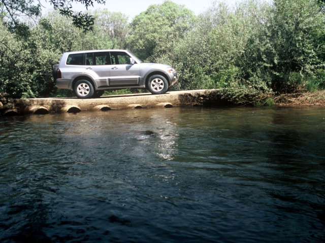 Mitsubishi Montero GLS 5-door фото