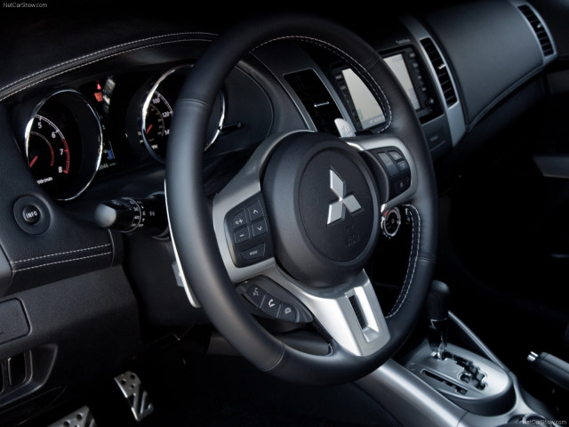 Mitsubishi Outlander GT фото