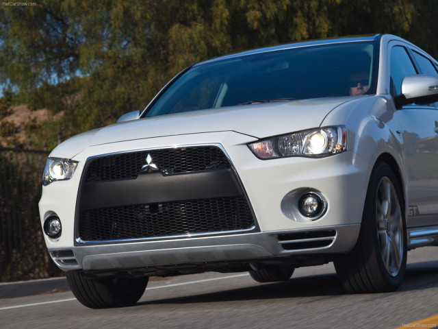 Mitsubishi Outlander GT фото