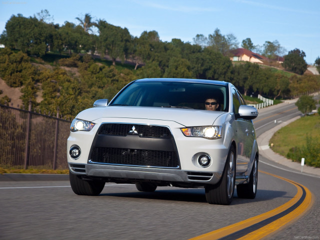 Mitsubishi Outlander GT фото