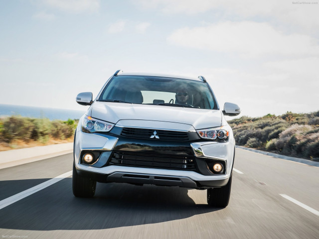 Mitsubishi Outlander Sport фото