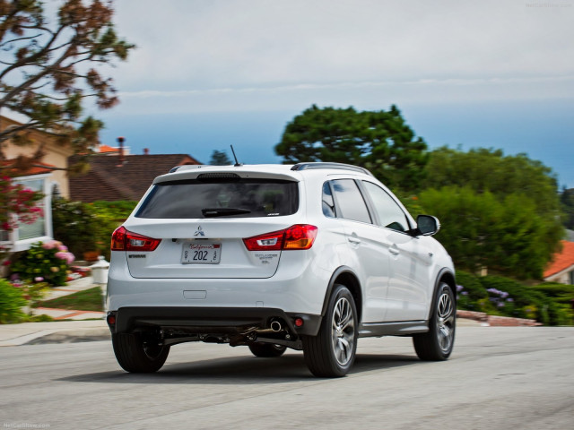 Mitsubishi Outlander Sport фото