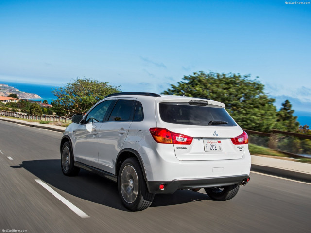 Mitsubishi Outlander Sport фото