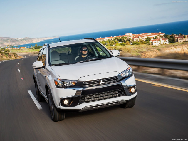 Mitsubishi Outlander Sport фото