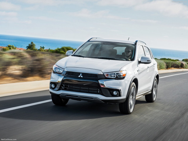 Mitsubishi Outlander Sport фото