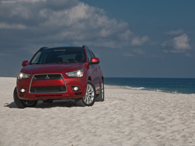 Mitsubishi Outlander Sport фото