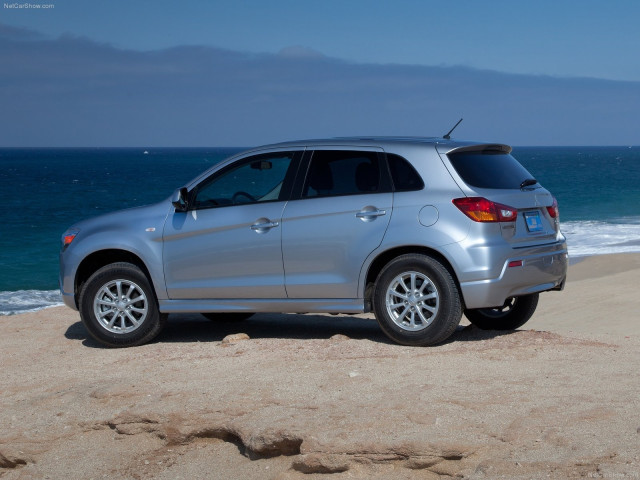 Mitsubishi Outlander Sport фото