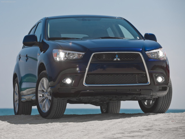 Mitsubishi Outlander Sport фото