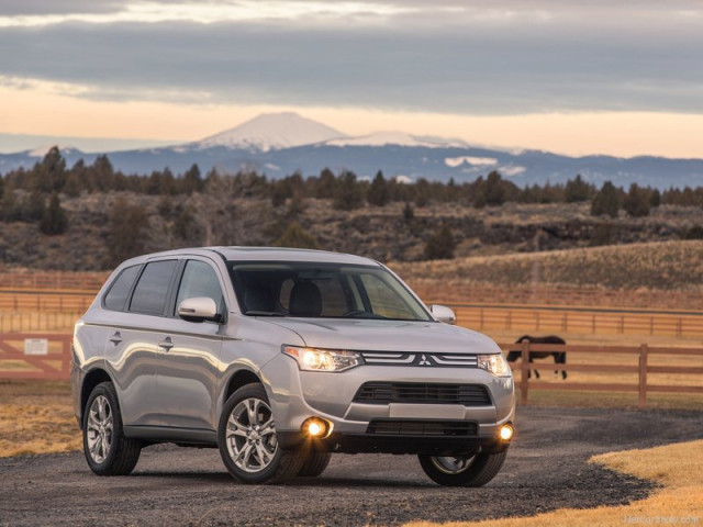 Mitsubishi Outlander фото