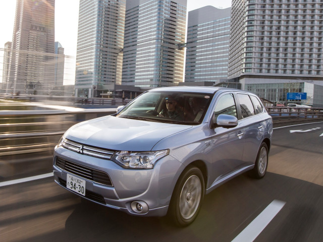 Mitsubishi Outlander фото