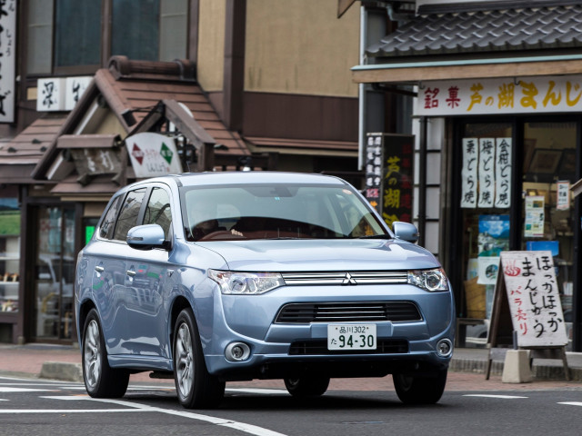 Mitsubishi Outlander фото