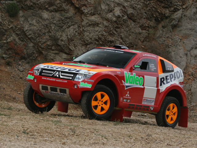 Mitsubishi Pajero Evolution фото