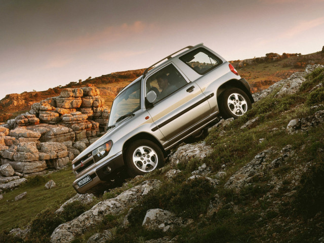 Mitsubishi Pajero Pinin фото