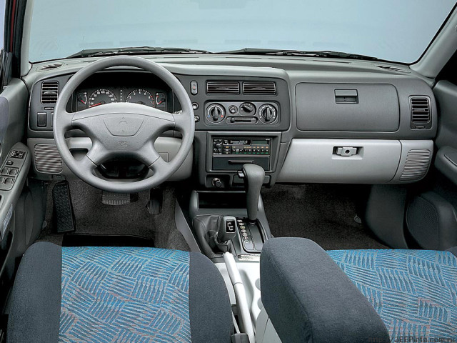 Mitsubishi Pajero Sport фото