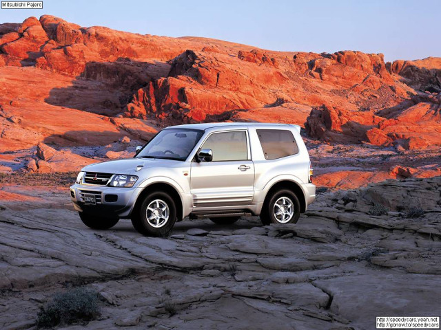 Mitsubishi Pajero фото