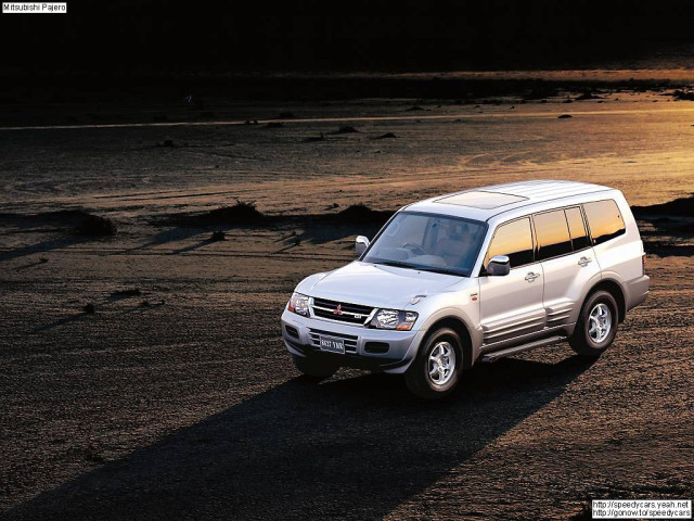 Mitsubishi Pajero фото