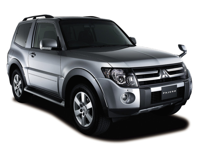 Mitsubishi Pajero фото