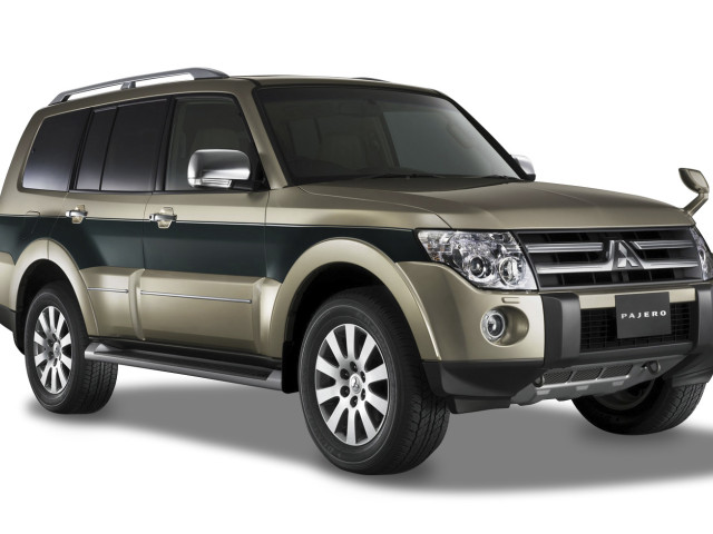 Mitsubishi Pajero фото