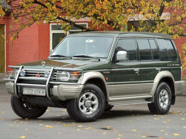 Mitsubishi Pajero фото