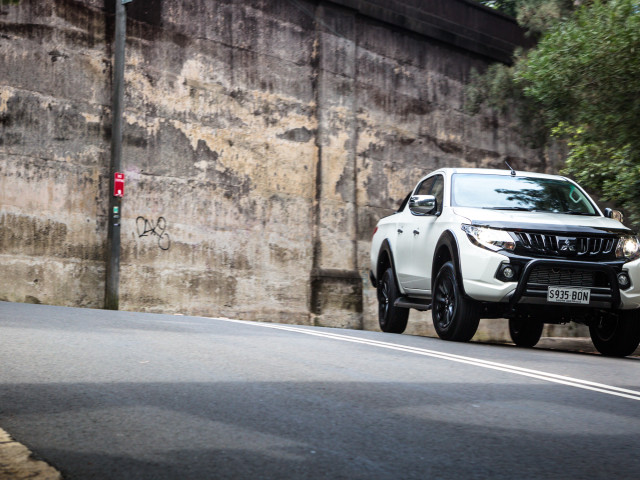 Mitsubishi Triton фото