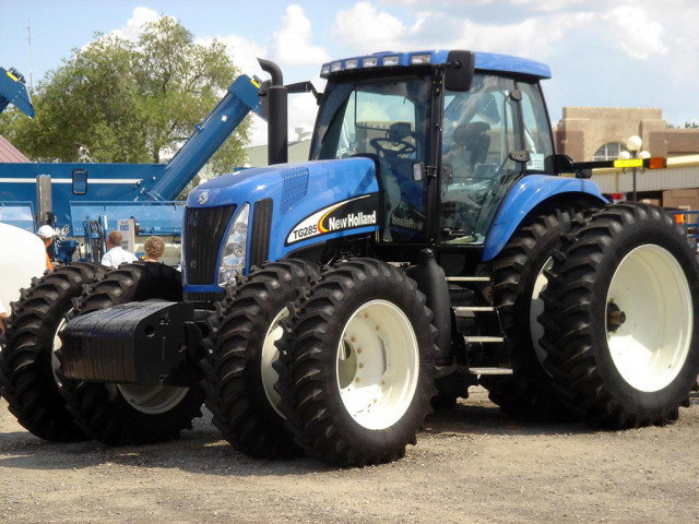 New Holland TG285 фото