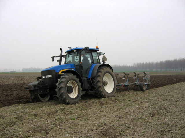 New Holland TM190 фото