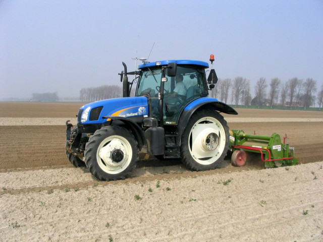 New Holland TS135A фото