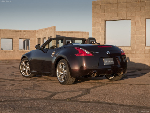 Nissan 370Z Roadster фото