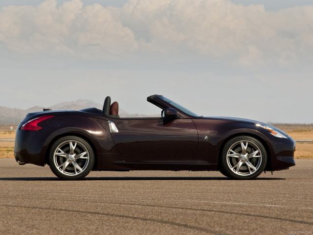 Nissan 370Z Roadster фото