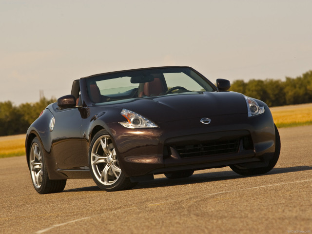 Nissan 370Z Roadster фото