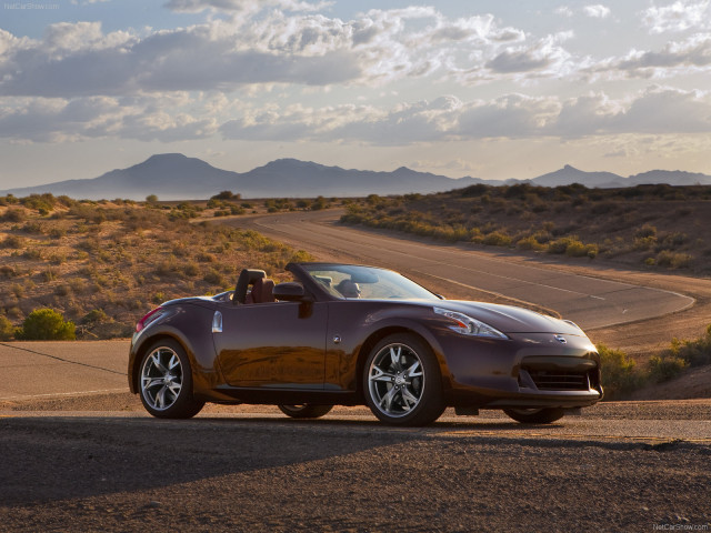 Nissan 370Z Roadster фото