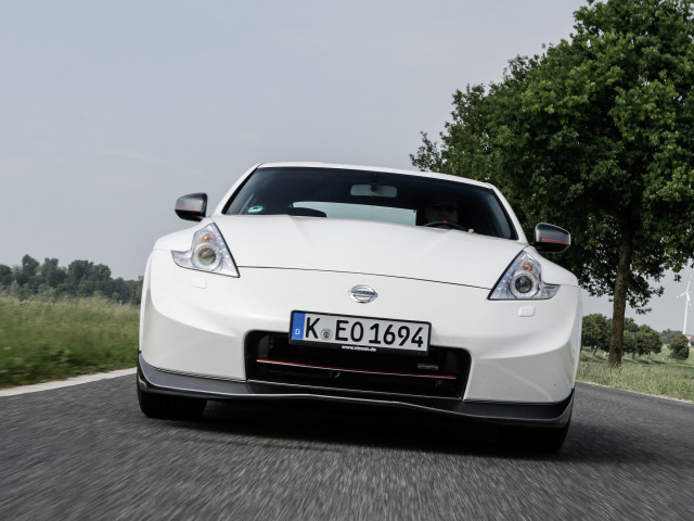 Nissan 370Z фото