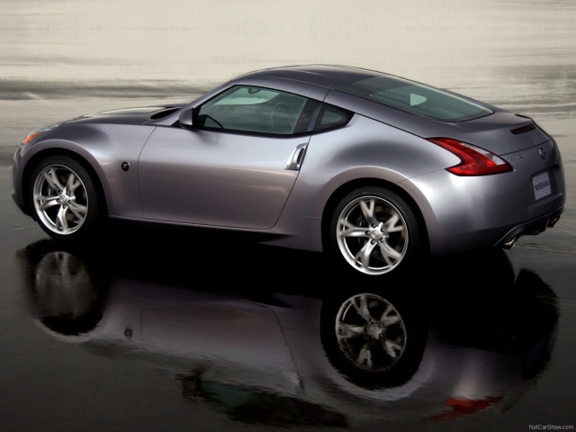 Nissan 370Z фото