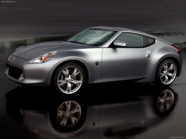 Nissan 370Z фото