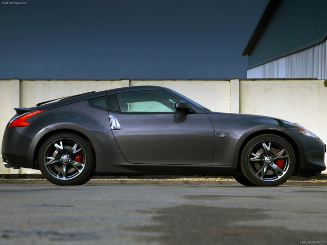 Nissan 370Z фото