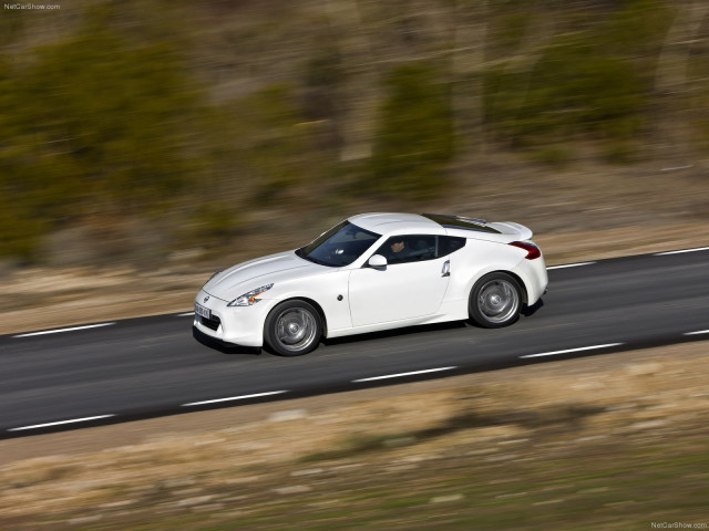 Nissan 370Z фото