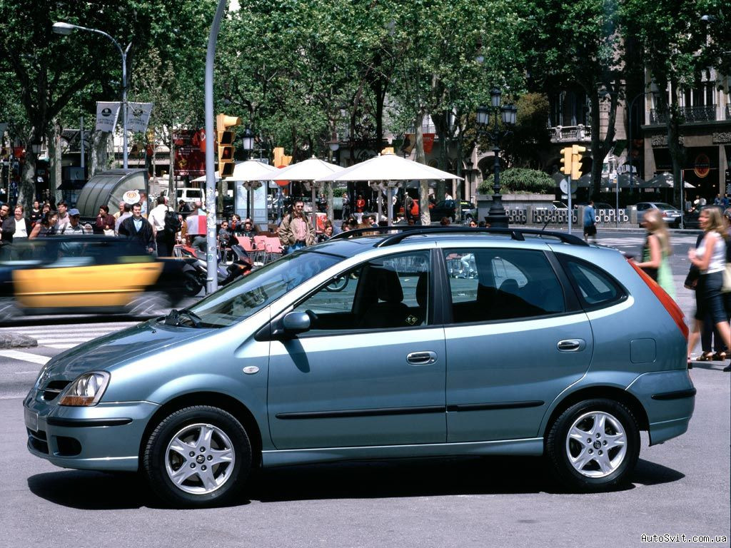 Nissan Almera Tino фото 110302